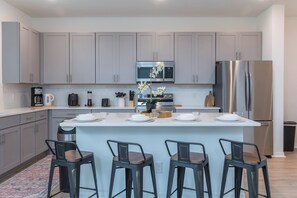 Spacious Eat In Kitchen