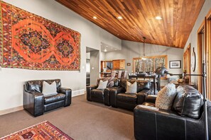 4 oversize cozy private seats for your guests