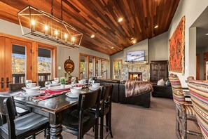 This spacious mountain living area combines rustic charm and modern comfort, making it the ultimate gathering spot for guests to enjoy the serene mountain landscape
