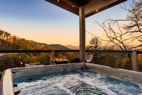 Outdoor spa tub