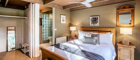 Relaxing queen bed with ensuite and walk in robe