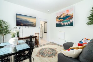 Inviting living space, perfect for relaxation and entertainment.  A harmonious blend of textures and colors.  #homedecor