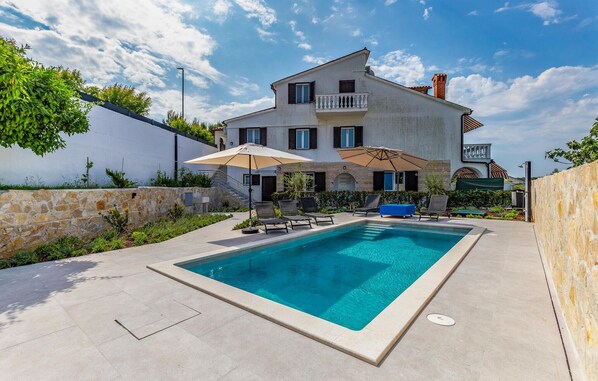 pool