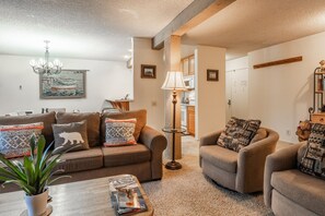 Living Room, Gas Fireplace, Flatscreen TV
