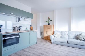 The Lighthouse - 1 Bedroom Apartment - Saundersfoot (24089)