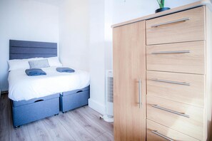 The Lighthouse - 1 Bedroom Apartment - Saundersfoot (24098)