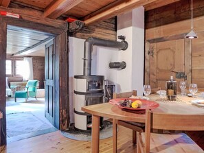 Möbel, Tabelle, Eigentum, Holz, Geschirr, Interior Design, Flooring, Fussboden, Strahl, Wohnzimmer