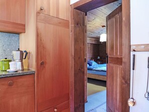 Eigentum, Cabinetry, Holz, Fussboden, Holzbeize, Geschirr, Flooring, Gebäude, Hartholz