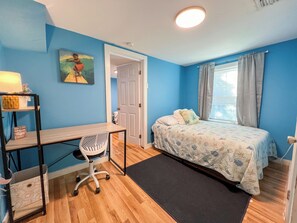 Perfect for unwinding after a long day or getting things done in a peaceful setting. 🛏️💻