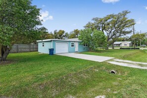 Endless possibilities await! Enjoy the green outdoor space—perfect for families to relax, play, and create lasting memories. ⚽🌼