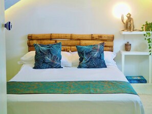 Tree-house style bedroom - - Little Diamond 