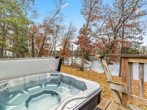 HOT TUB OVERLOOKING LAKE