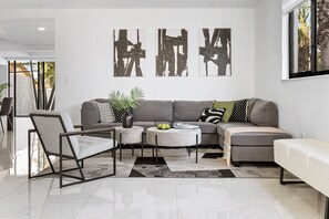Downstairs Entrance Sitting Area (Foyer)