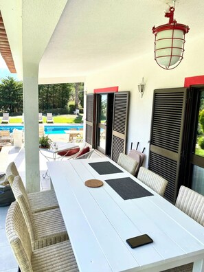 Outdoor dining