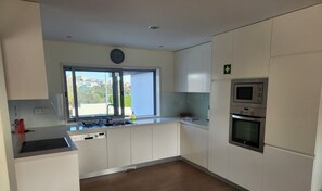 Cook & relax in our fully equipped kitchen with a dishwasher! 