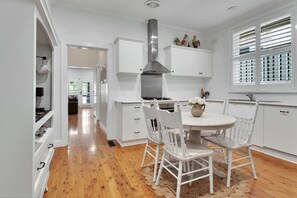 Kitchen - Coffee nook + Small table