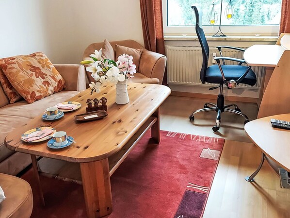 Table, Furniture, Property, Couch, Building, Comfort, Interior Design, Floor, Flooring, Wood