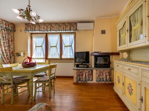 Meubles, Propriété, Cabinetry, Table, Bois, Design Intérieur, Comptoir, Cuisine, Fenêtre, Électroménager