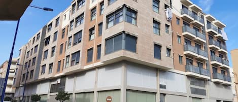 Vista frontal de la propiedad