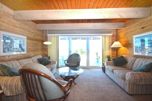 BEACH PLACE 7 - LIVING-AREA