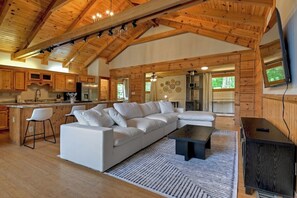 Open concept living room w/ streaming TV