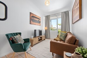 Smart TV, Overhead Fans, Fast WiFi...