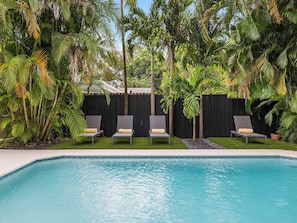 Sun lounge chairs
