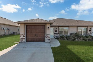Welcome to the Laurel luxury townhomes - main level accessible living near Blues Springs, Lees Summit and Kansas City