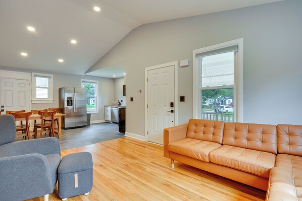 North Charleston Vacation Rental | 3BR | 1BA | 1,000 Sq Ft | 7 Steps Required