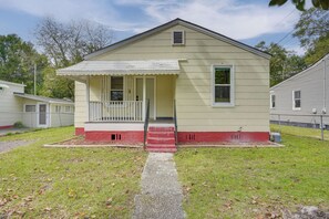 Home Exterior | Parking | Driveway (3 Vehicles)