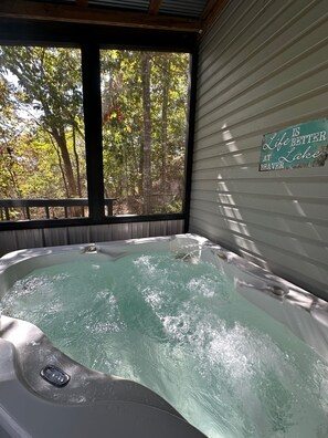 Indoor spa tub