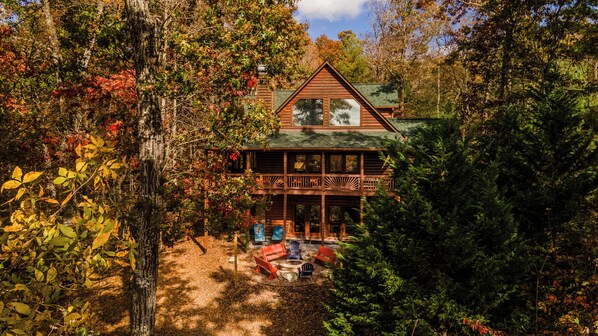Escape to this secluded cabin retreat, surrounded by nature and cozy comforts!