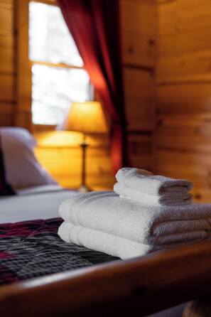 Relax in comfort with fresh towels and a cozy cabin retreat waiting for you!
