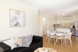 Private Living Room (2)