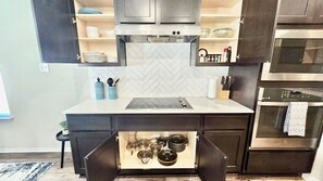 Fully Stocked Kitchen
