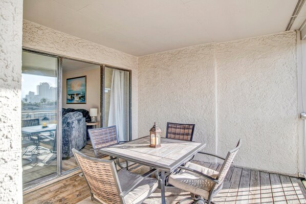 Outdoor dining