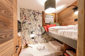 Twin bedroom