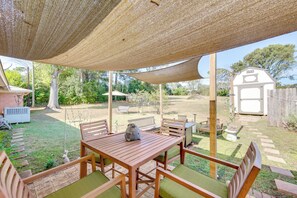 Backyard | Gas Fire Pit | Outdoor Dining Area | Lounge Seating