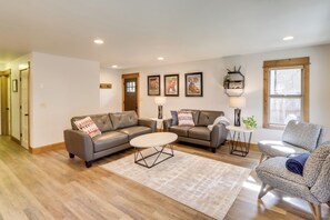 Living Room | Free WiFi | Smart TV | Window A/C Units | Blower & Baseboard Heat