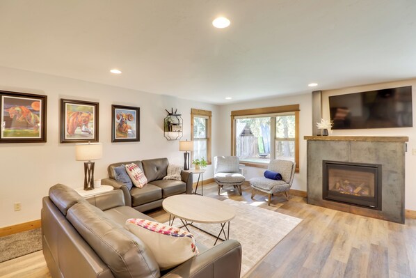Whitefish Vacation Rental | 2BR | 1BA | 950 Sq Ft | 2 Steps to Enter