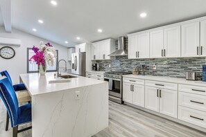 Kitchen | Cooking Basics | Coffee & Tea Provided