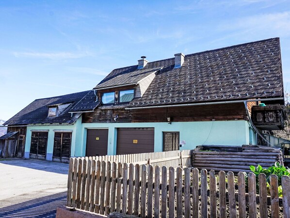 Nuage, Ciel, Propriété, Fenêtre, Bâtiment, Bois, Maison, Architecture, Chalet, Zone Rurale
