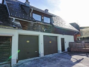 Bâtiment, Propriété, Ciel, Nuage, Fenêtre, Porte, Bois, Chalet, Zone Résidentielle