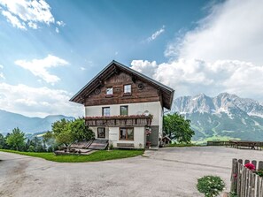 Nuage, Ciel, Plante, Propriété, Bâtiment, Montagne, Fenêtre, Arbre, Maison, Paysage Naturel