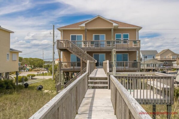 Jewel of the Isle Oceanfrom Exterior