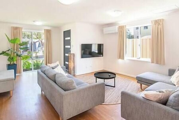 Living room (1)