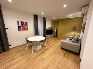 Living Room Suite Apartment C - PIOL42