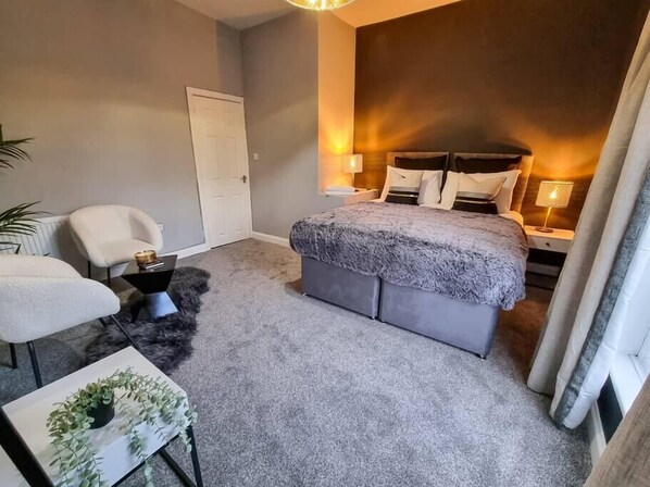 Our home is very quiet so with a good nights sleep you'll be able to enjoy your time in Manchester

