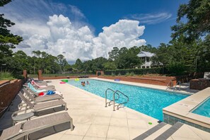 Forest Lakes swimming pool