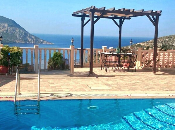 Private pool and terrace